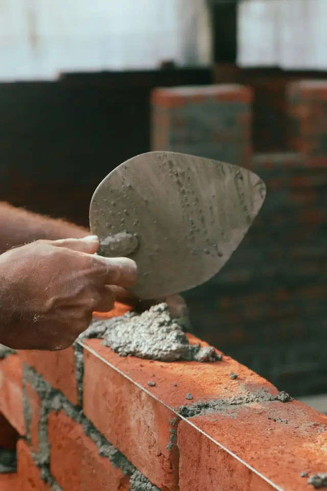 Bricklayer laying bricks during a refurbishment