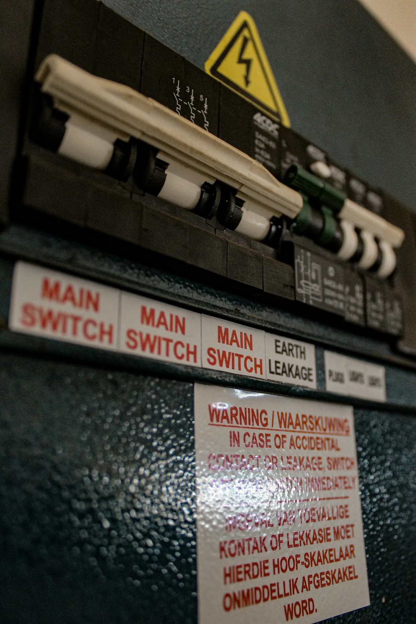 Consumer unit and circuit breakers